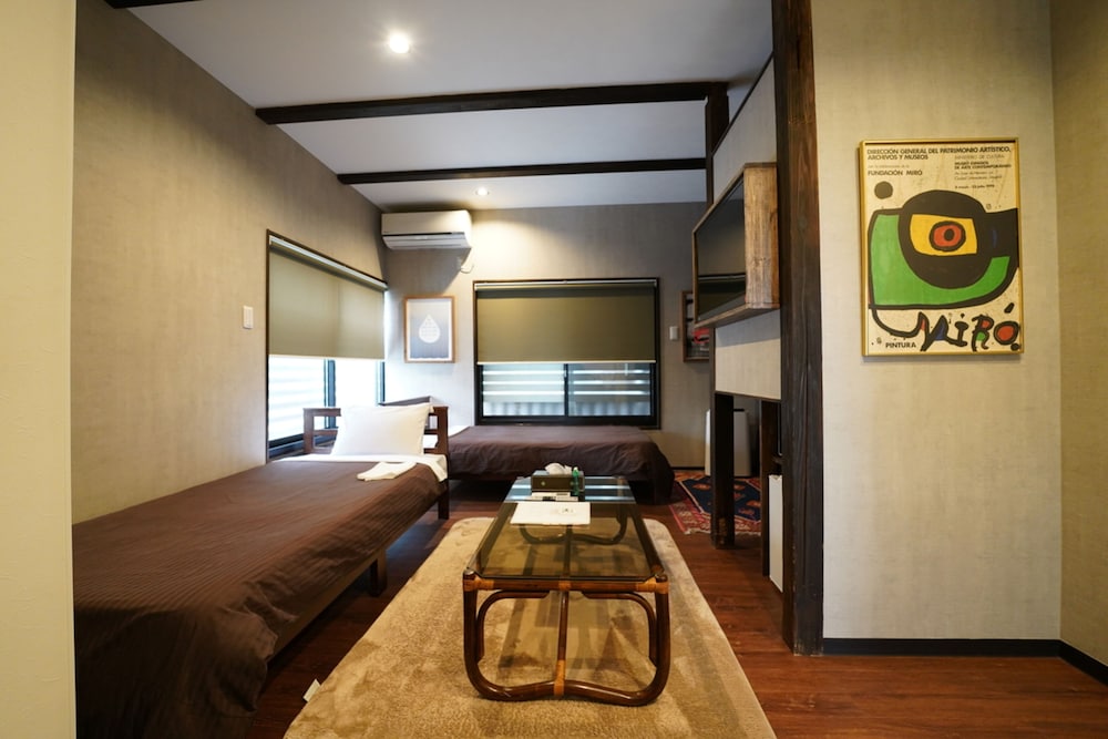 トラディショナル ツインルーム 2 ベッドルーム 1 階 客室3 | Traditional Apartment 高松ゲストハウス