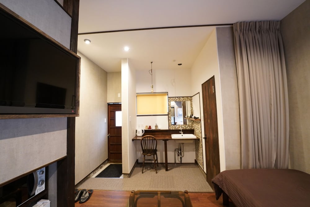 トラディショナル ツインルーム 2 ベッドルーム 1 階 客室4 | Traditional Apartment 高松ゲストハウス