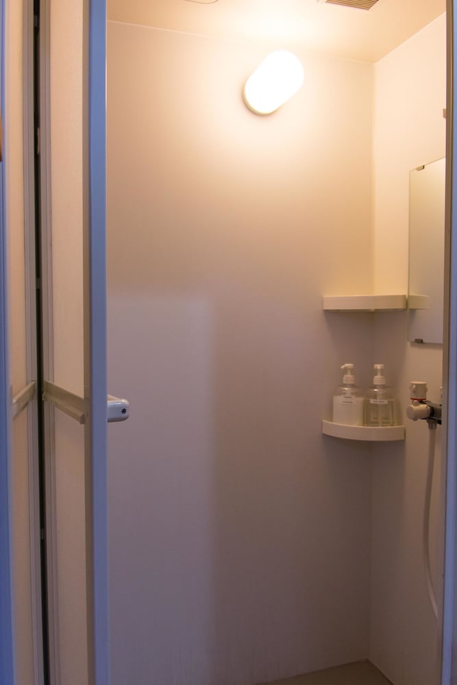トラディショナル ツインルーム 2 ベッドルーム 1 階 バスルーム0 | Traditional Apartment 高松ゲストハウス
