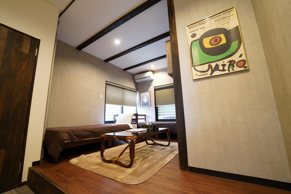 トラディショナル ツインルーム 2 ベッドルーム 1 階 客室2 | Traditional Apartment 高松ゲストハウス