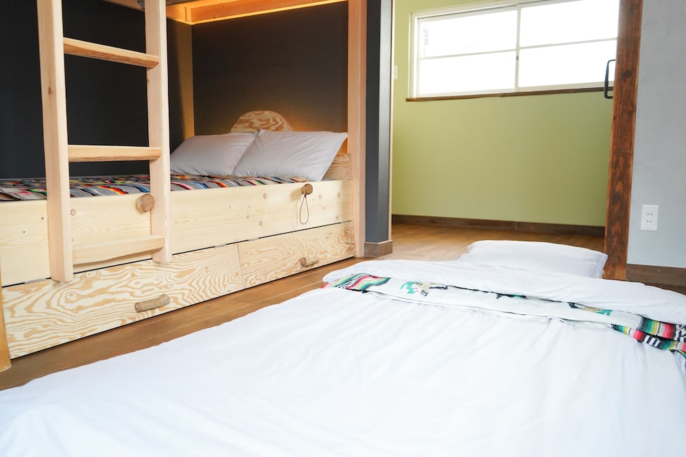 トラディショナル デラックスルーム エキストラベッド1 | Traditional Apartment 高松ゲストハウス