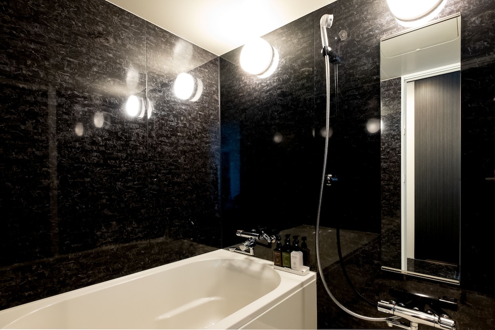 ベーシック ダブルルーム 禁煙 専用バスルーム バスルーム0 | RE HOTEL 梅田