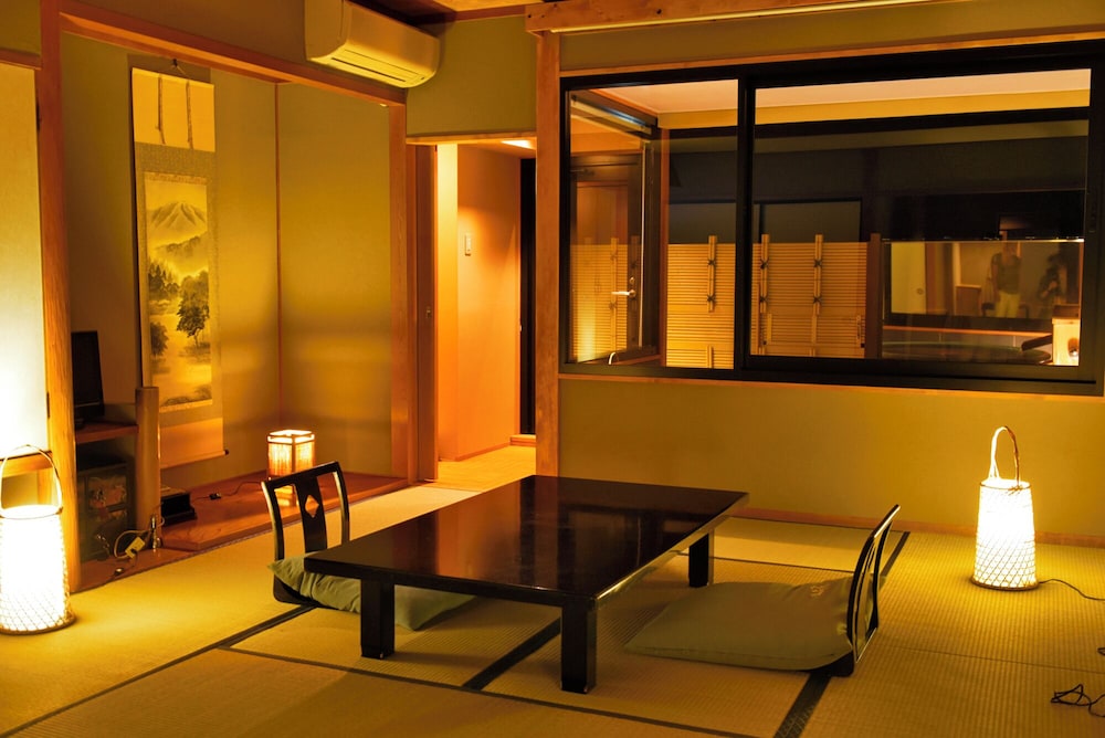 駿河湾側・露天風呂付/和室 客室1 | 感動の海景色 新海花亭いずみ