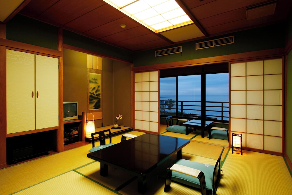 駿河湾側・標準和室 | 感動の海景色 新海花亭いずみ