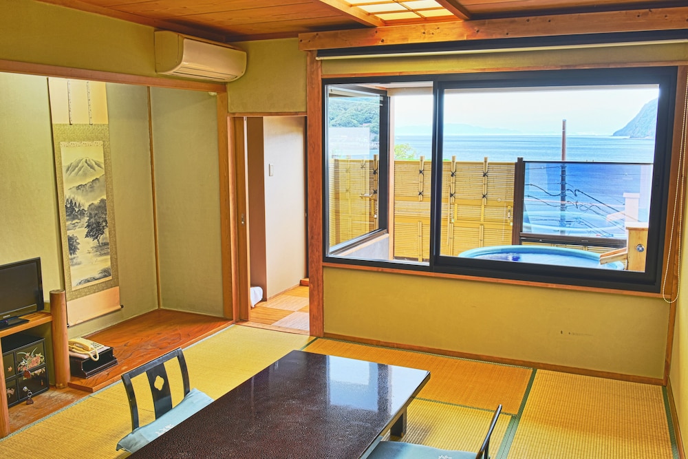 駿河湾側・露天風呂付/和室 | 感動の海景色 新海花亭いずみ