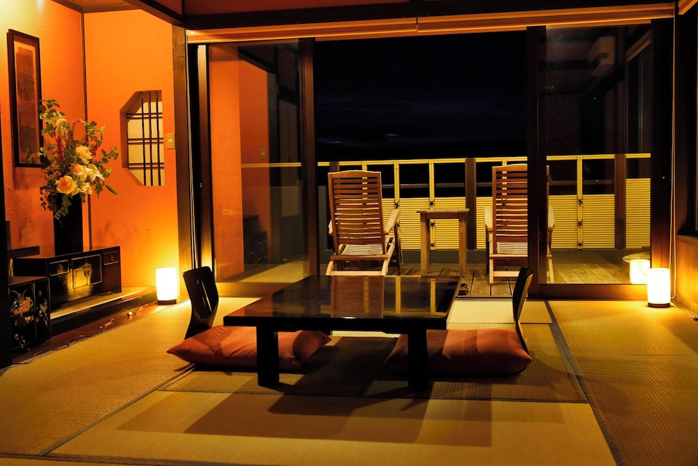 駿河湾側・露天風呂付/贅の和洋室 客室2 | 感動の海景色 新海花亭いずみ