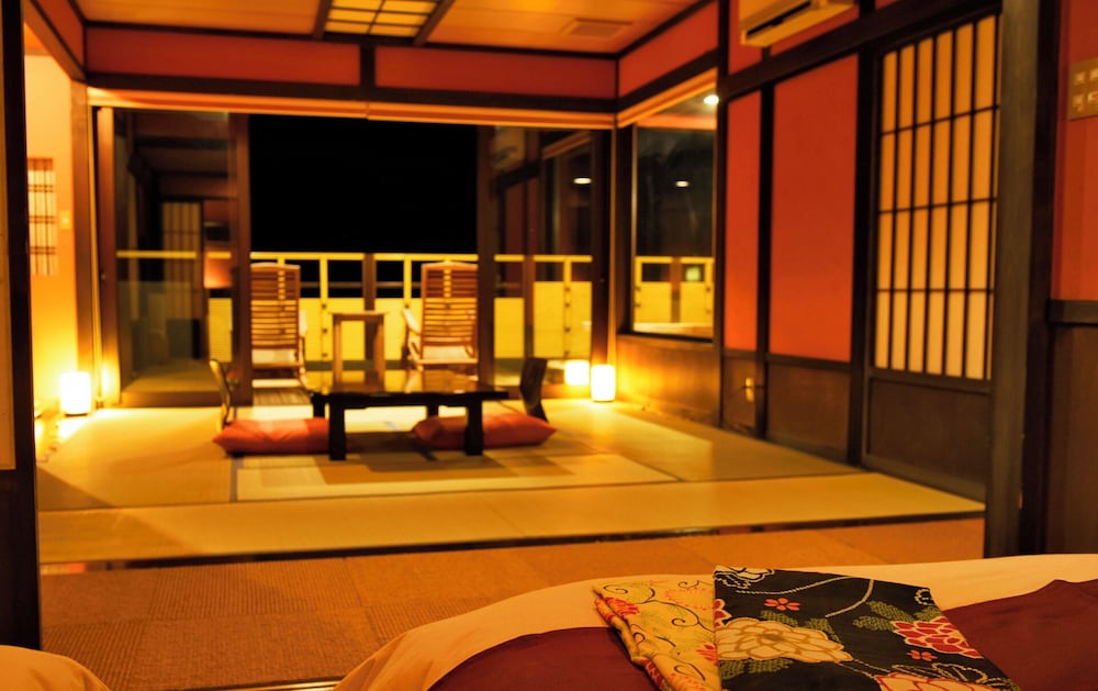 駿河湾側・露天風呂付/贅の和洋室 客室1 | 感動の海景色 新海花亭いずみ