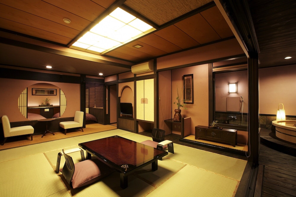 駿河湾側・露天風呂付/贅の和洋室 客室5 | 感動の海景色 新海花亭いずみ