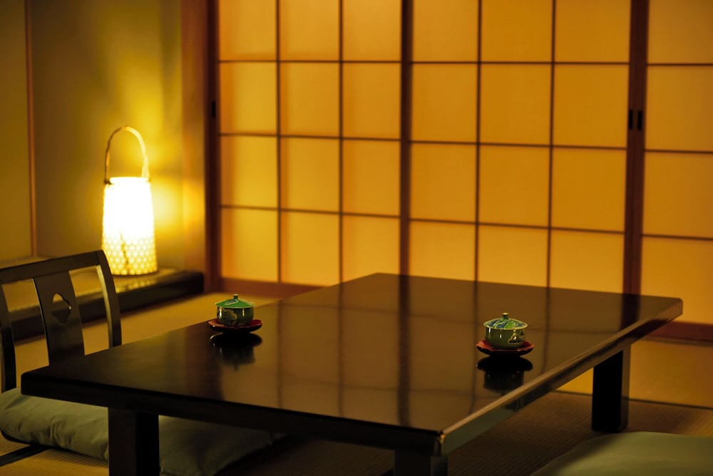 駿河湾側・標準和室 客室3 | 感動の海景色 新海花亭いずみ