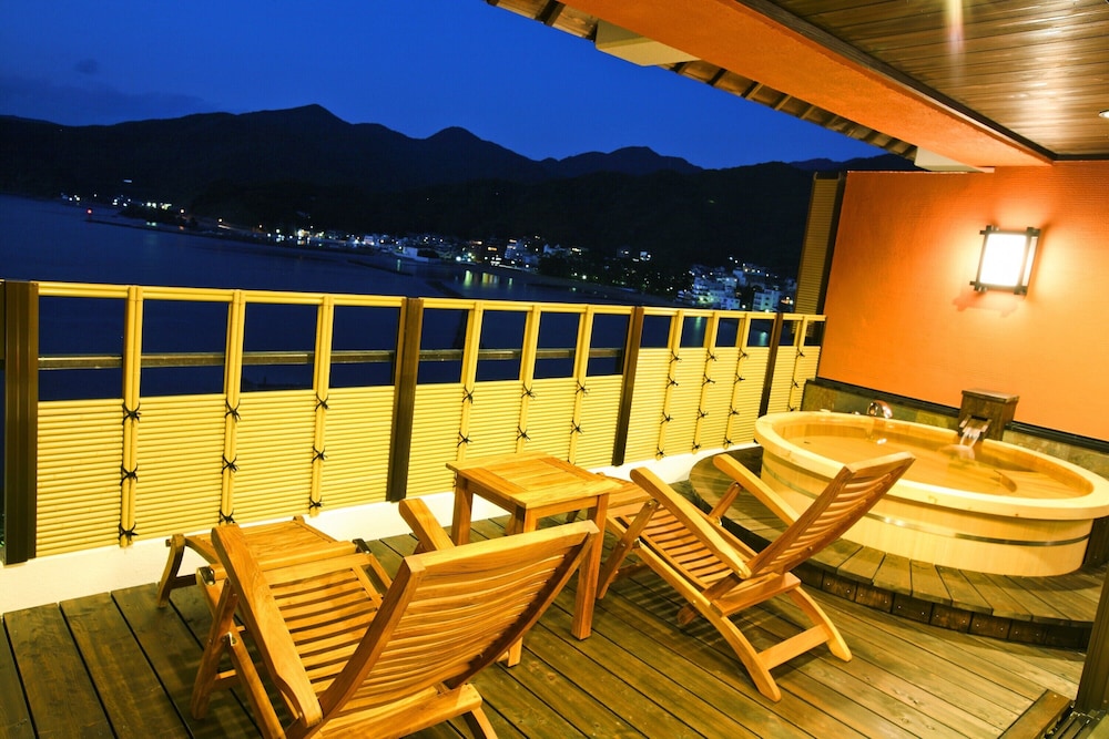 駿河湾側・露天風呂付/贅の和洋室 バスルーム0 | 感動の海景色 新海花亭いずみ