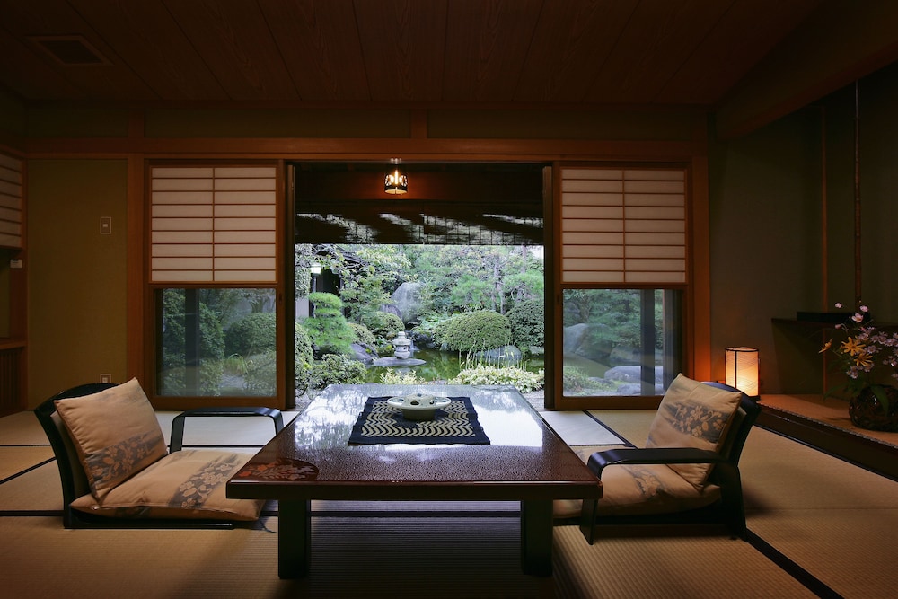 特別室 | 松伯亭 あづま荘