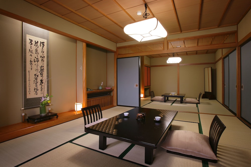 本館和室 客室1 | 松伯亭 あづま荘