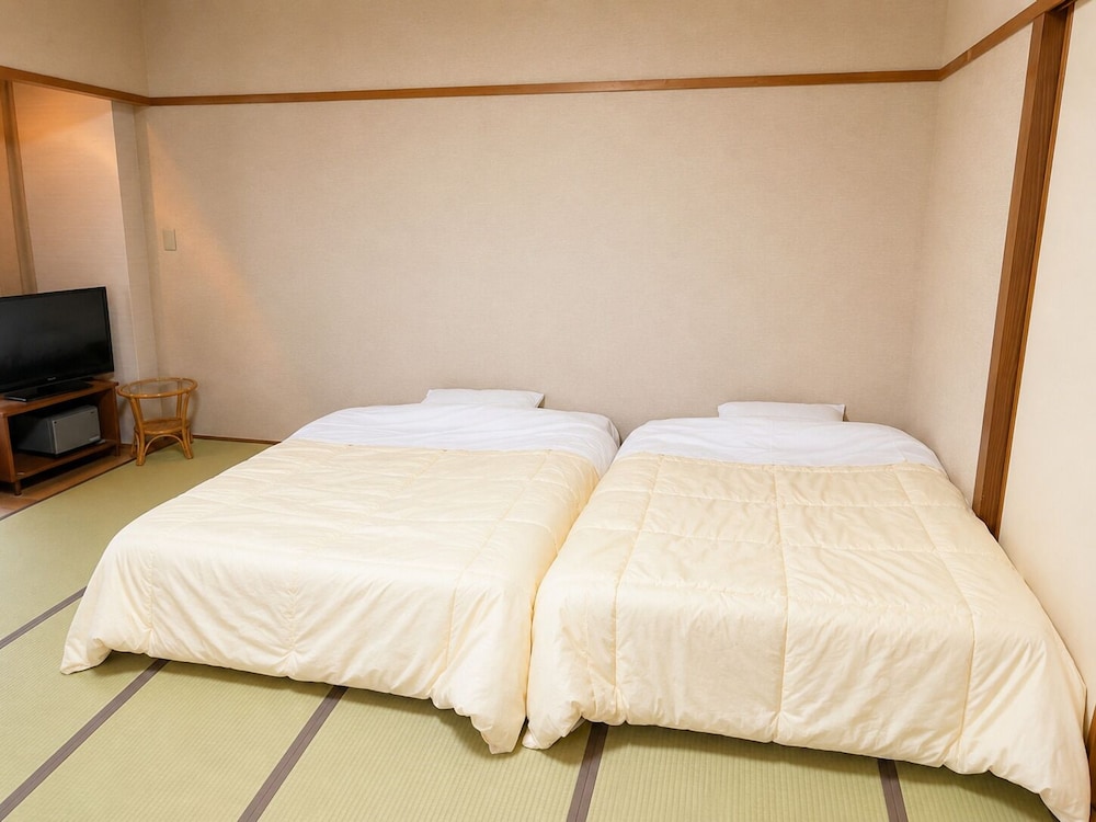 和室10畳 トイレ付 101 禁煙 | お宿 八兵衛