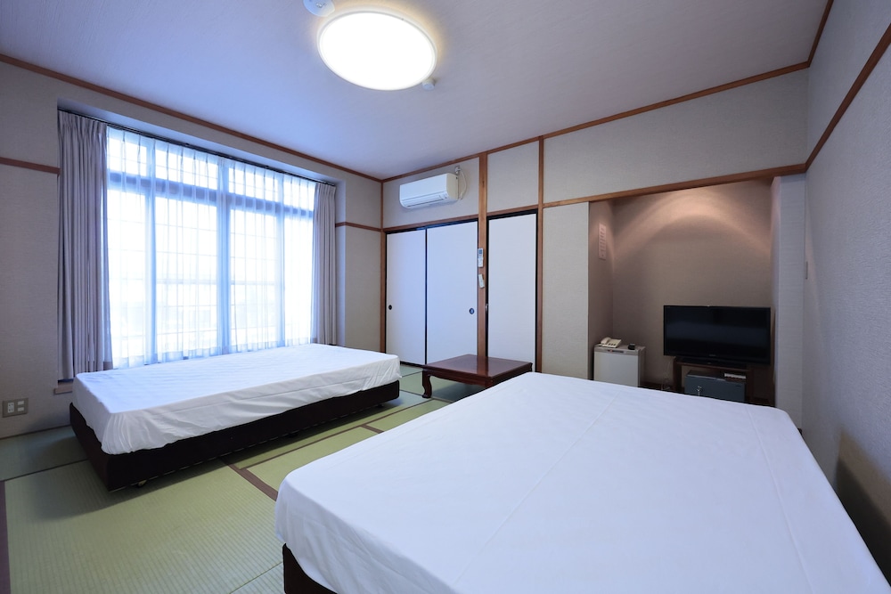 和室10畳 トイレ付 101 禁煙 | お宿 八兵衛