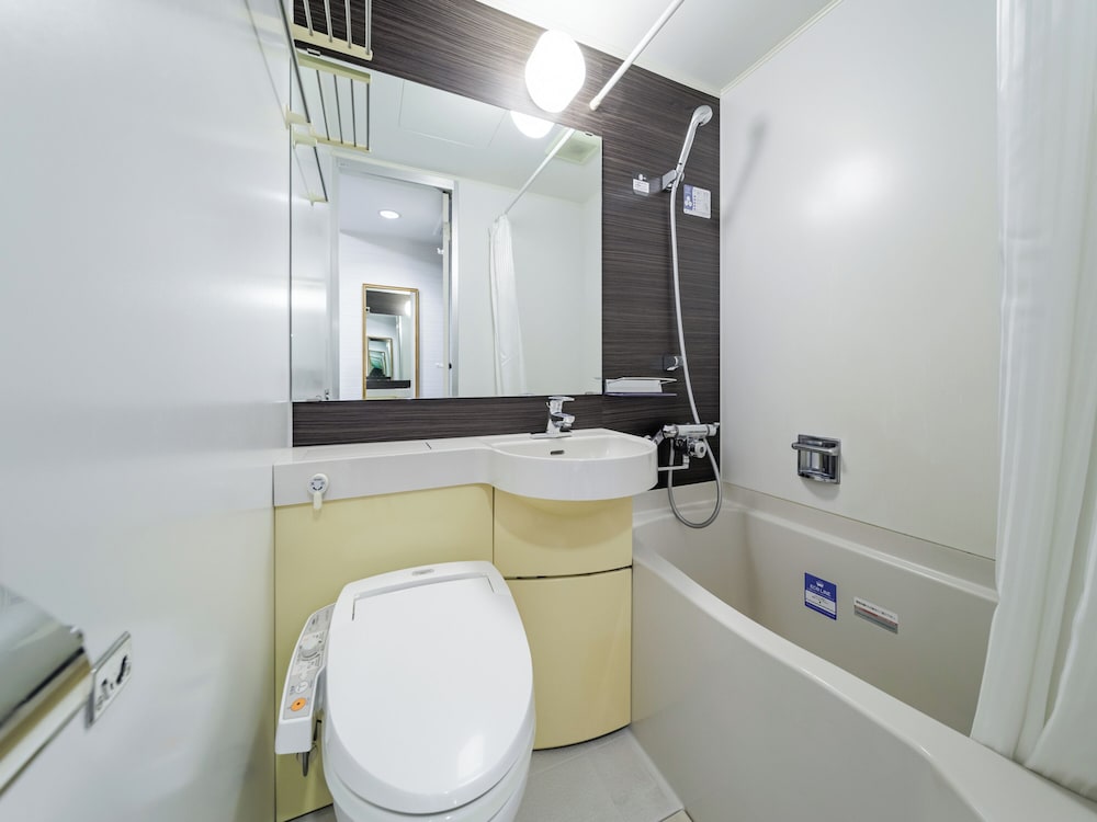 ダブルルーム ダブルベッド 1 台 喫煙可 バスルーム6 | アパホテル〈宮崎延岡中央〉