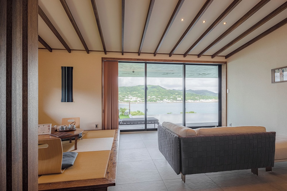 瀬底山水　プール付きヴィラ 客室5 | 瀬底山水