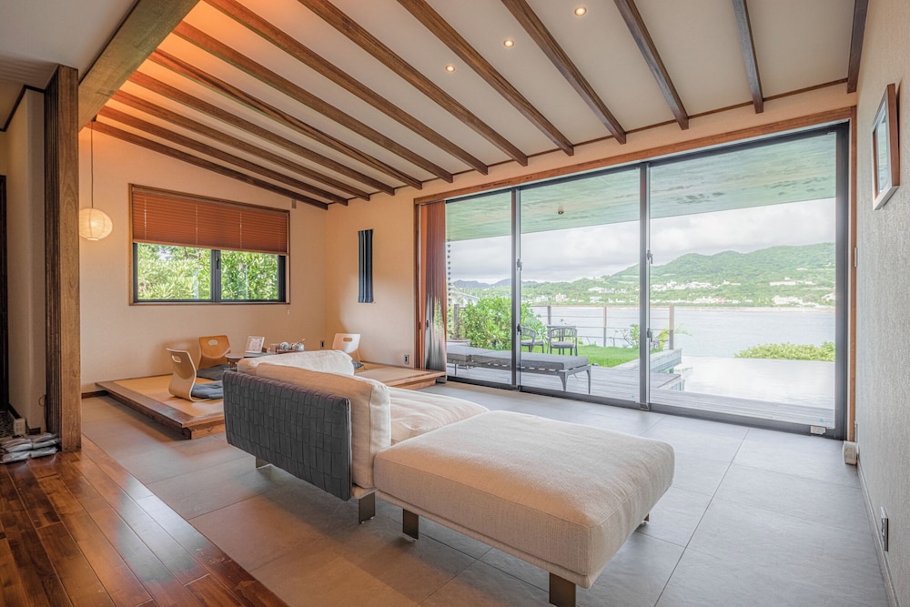 瀬底山水　プール付きヴィラ 客室2 | 瀬底山水