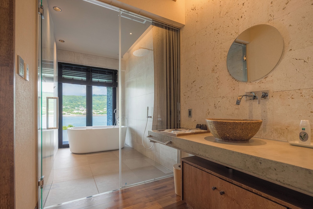 瀬底山水　プール付きヴィラ バスルーム0 | 瀬底山水