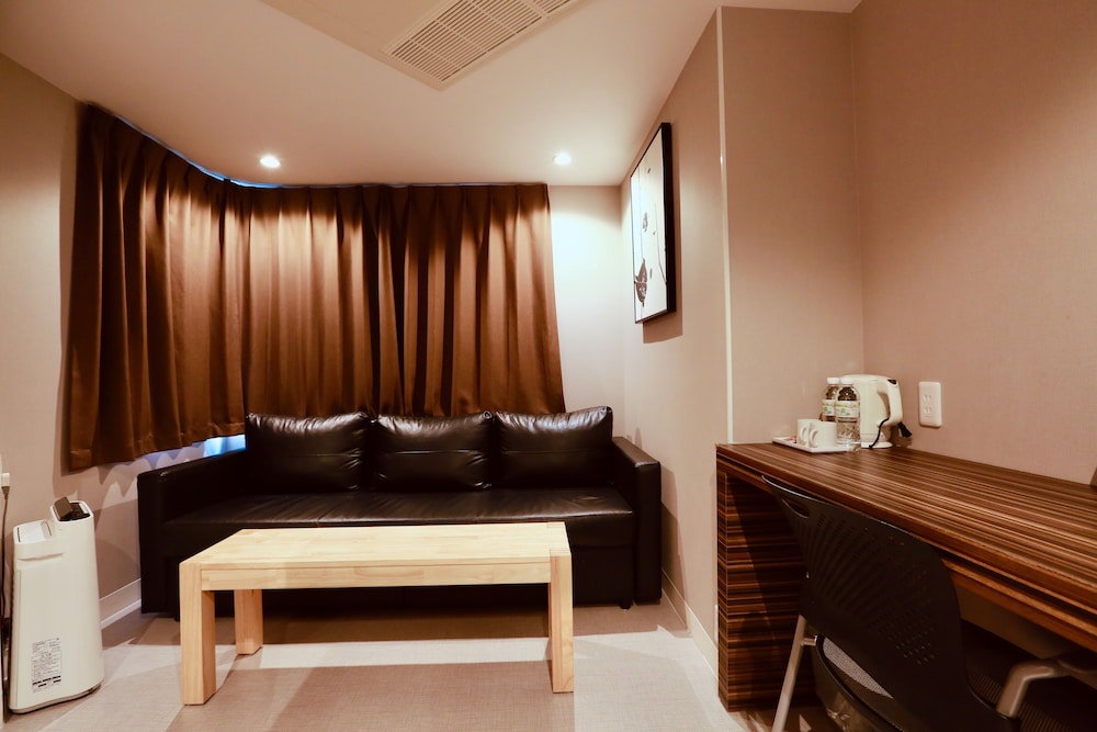 スーペリアダブルルーム (本館) 禁煙 リビング エリア1 | ホテル 88 心斎橋