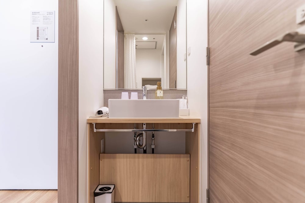 スーペリア トリプルルーム 3 ベッドルーム 禁煙 客室11 | 住一 HOTEL 関空店