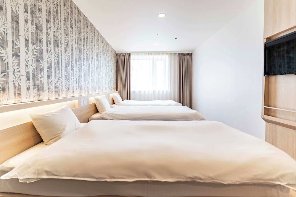 スーペリア トリプルルーム 3 ベッドルーム 禁煙 客室9 | 住一 HOTEL 関空店