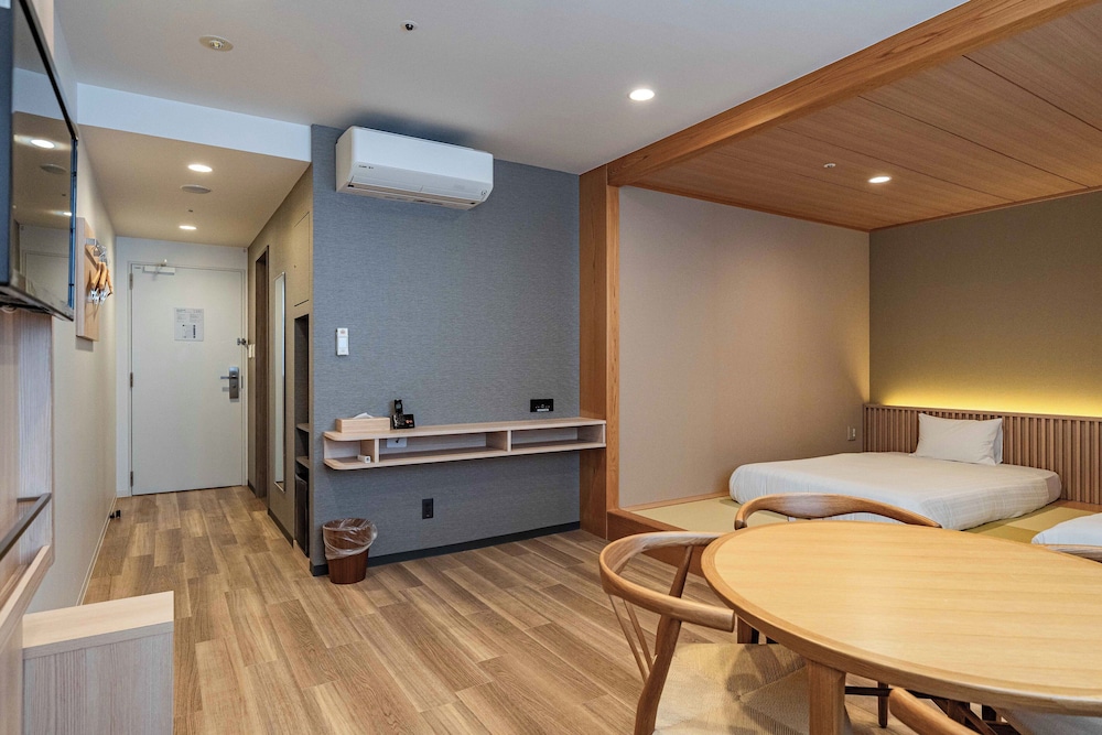 グランド ルーム クイーンベッド 2 台 禁煙 客室13 | 住一 HOTEL 関空店