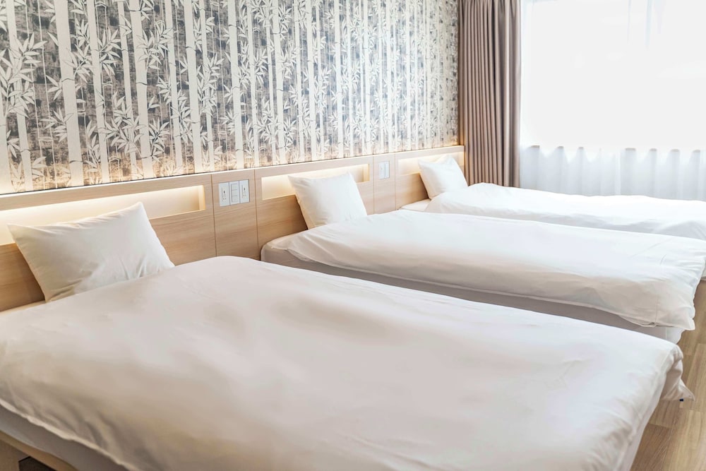 スーペリア トリプルルーム 3 ベッドルーム 禁煙 客室8 | 住一 HOTEL 関空店