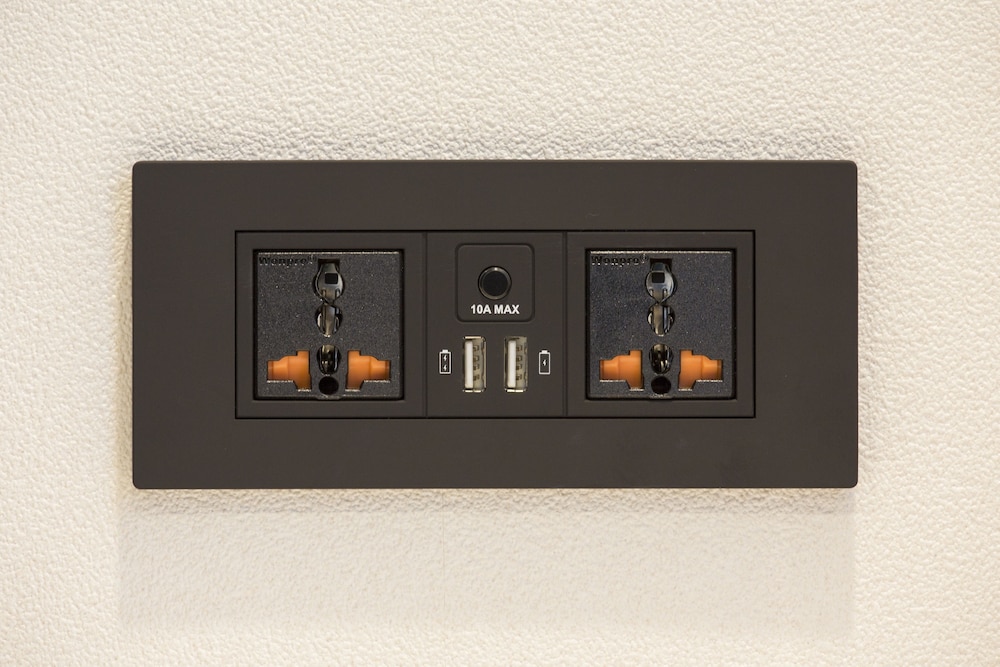 スーペリア トリプルルーム 3 ベッドルーム 禁煙 客室の設備とサービス1 | 住一 HOTEL 関空店