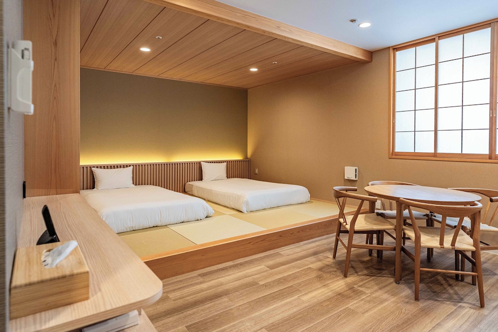 グランド ルーム クイーンベッド 2 台 禁煙 | 住一 HOTEL 関空店