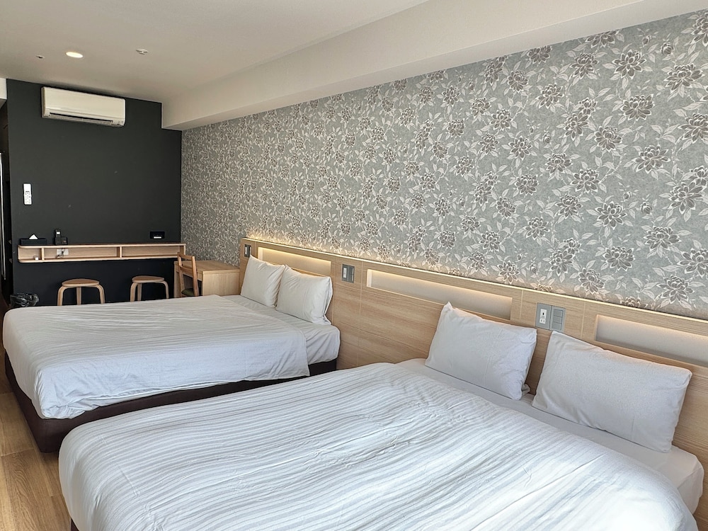 ファミリー 4 人部屋 ダブルベッド 2 台 禁煙 客室10 | 住一 HOTEL 関空店