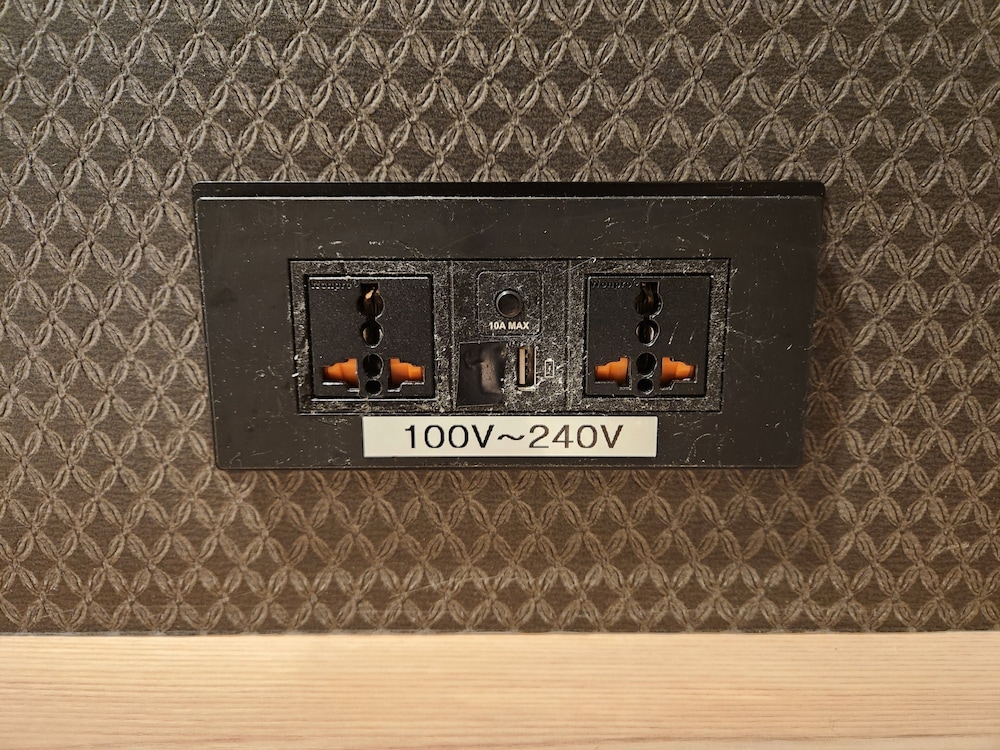 スーペリア トリプルルーム 3 ベッドルーム 禁煙 客室12 | 住一 HOTEL 関空店