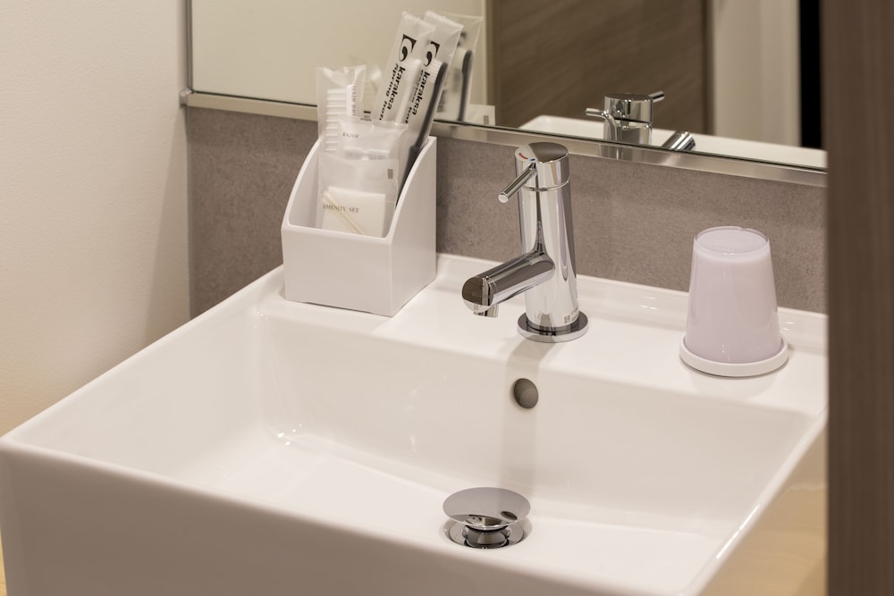 スーペリア トリプルルーム 3 ベッドルーム 禁煙 バスルームのシンク0 | 住一 HOTEL 関空店