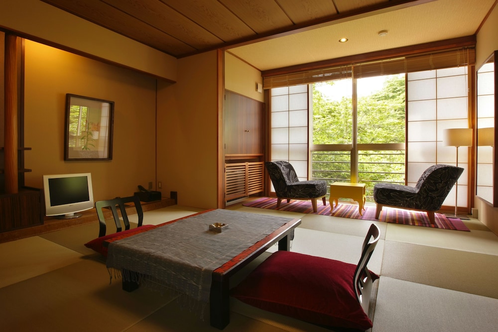 [牡丹] 和室8畳 (バス付･禁煙室) | やまゆりの宿