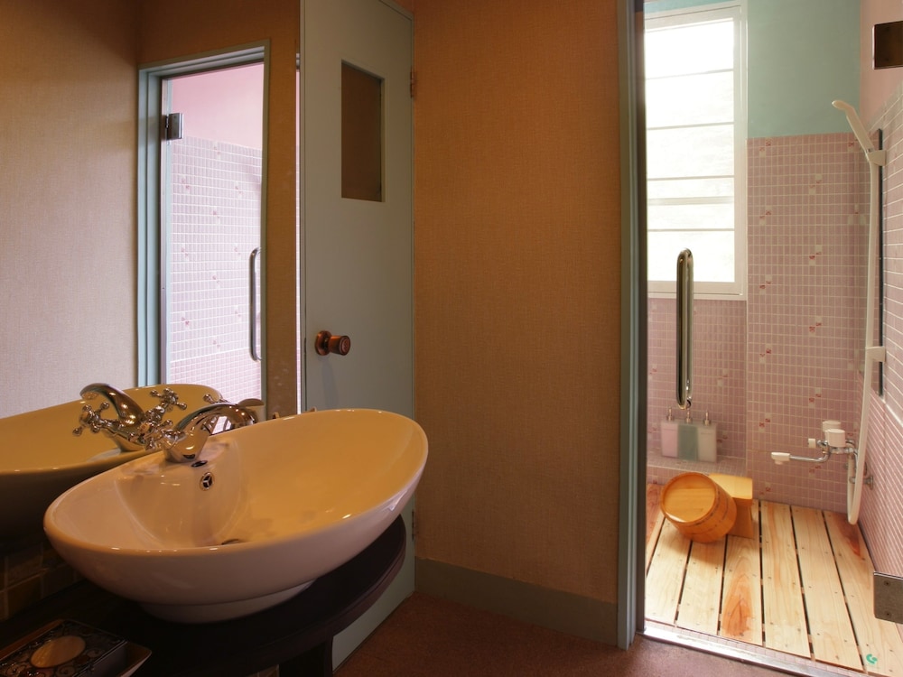 [牡丹] 和室8畳 (バス付･禁煙室) バスルーム0 | やまゆりの宿