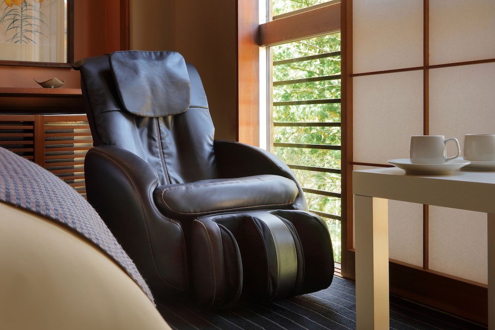 [風林] 和洋室10畳ツインベッド (禁煙室) マッサージ (室内)0 | やまゆりの宿