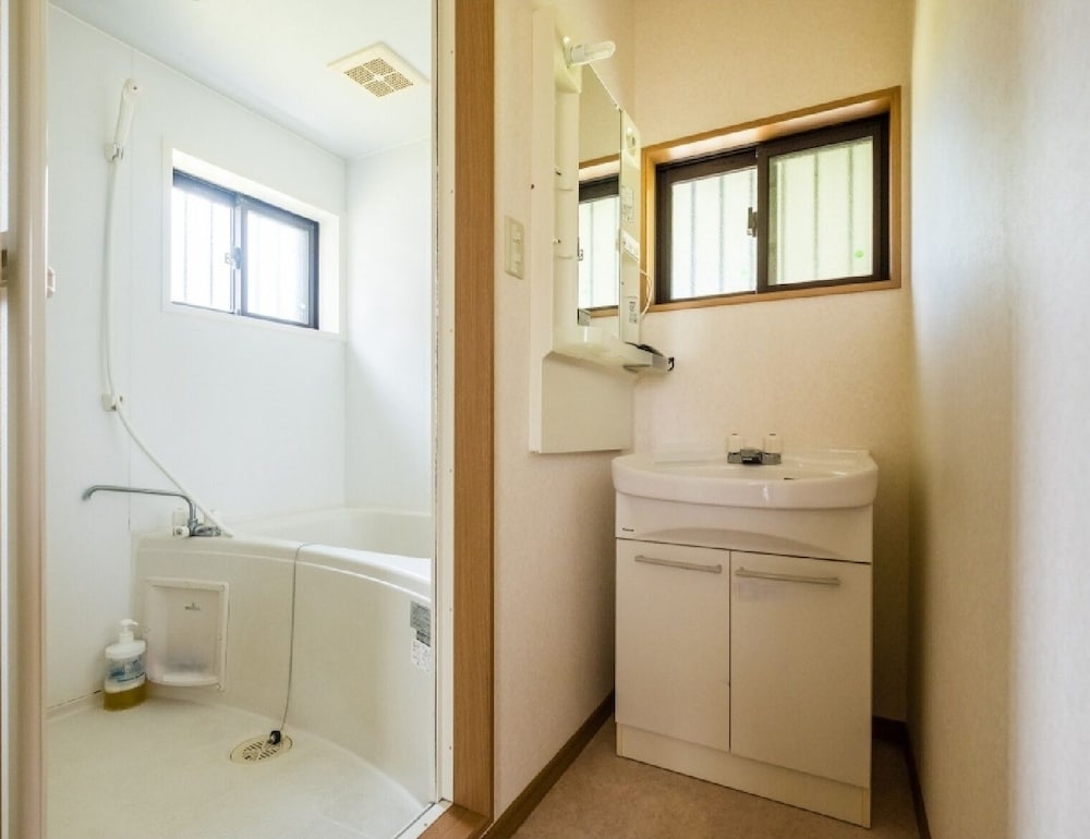 小型コテージｂ バスルーム1 | ルピナス河口湖