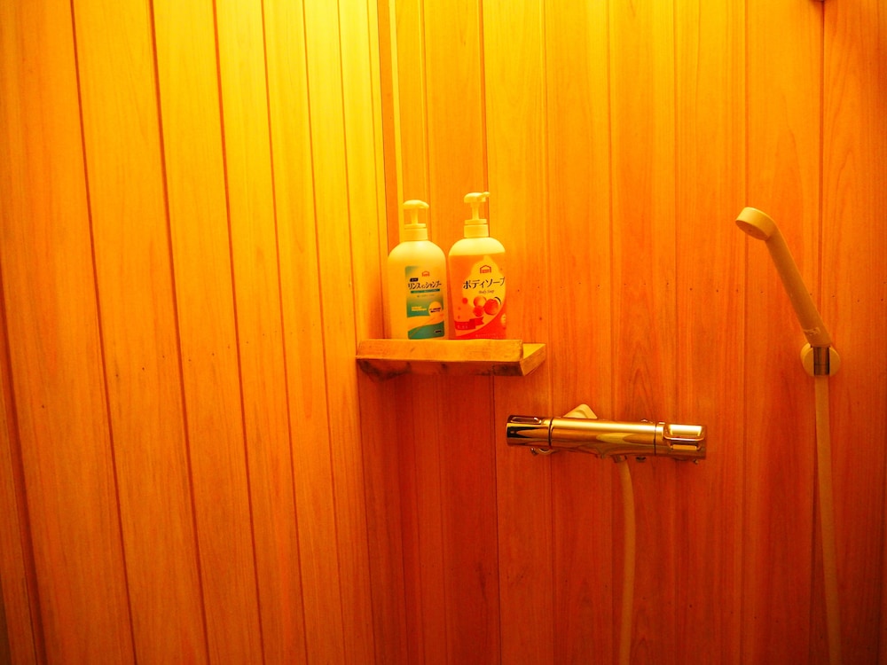 スタンダードツインルーム 温泉・シャワー付き客室 禁煙 バスルームのシャワー0 | 草津温泉 永田屋