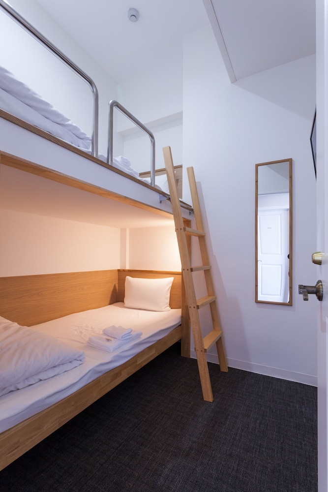 2段ベッドルーム【セミダブル】 （禁煙） | HOTEL THE CUBE 那覇国際通り