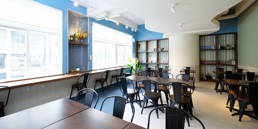 ロビーラウンジ1 | HOTEL THE CUBE 那覇国際通り