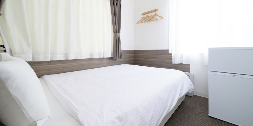 ダブルルーム 禁煙 客室3 | HOTEL THE CUBE 那覇国際通り