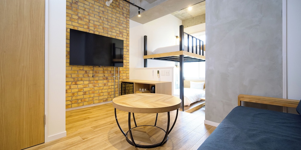 デラックス 4 人部屋 禁煙 | HOTEL THE CUBE 那覇国際通り