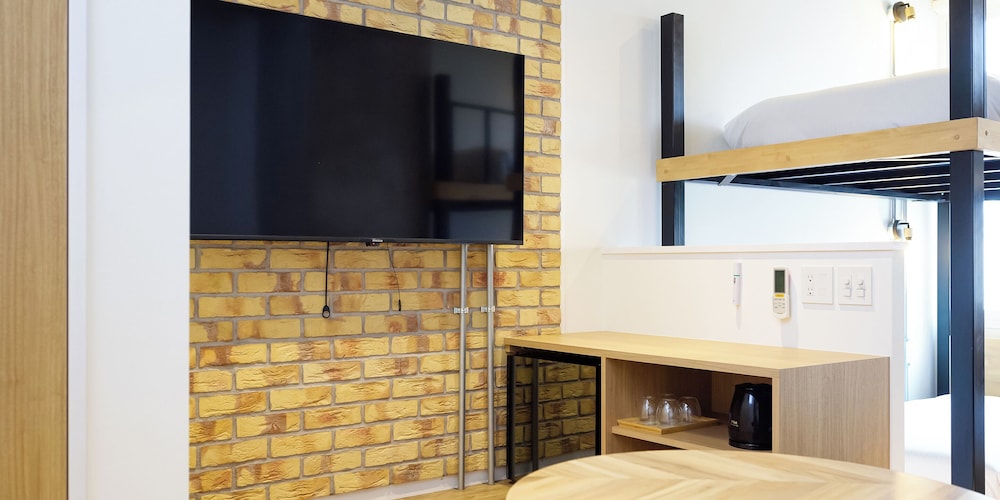 デラックス 4 人部屋 禁煙 客室1 | HOTEL THE CUBE 那覇国際通り