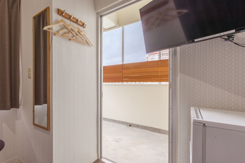 ダブルルーム 禁煙 バルコニー 客室1 | HOTEL THE CUBE 那覇国際通り