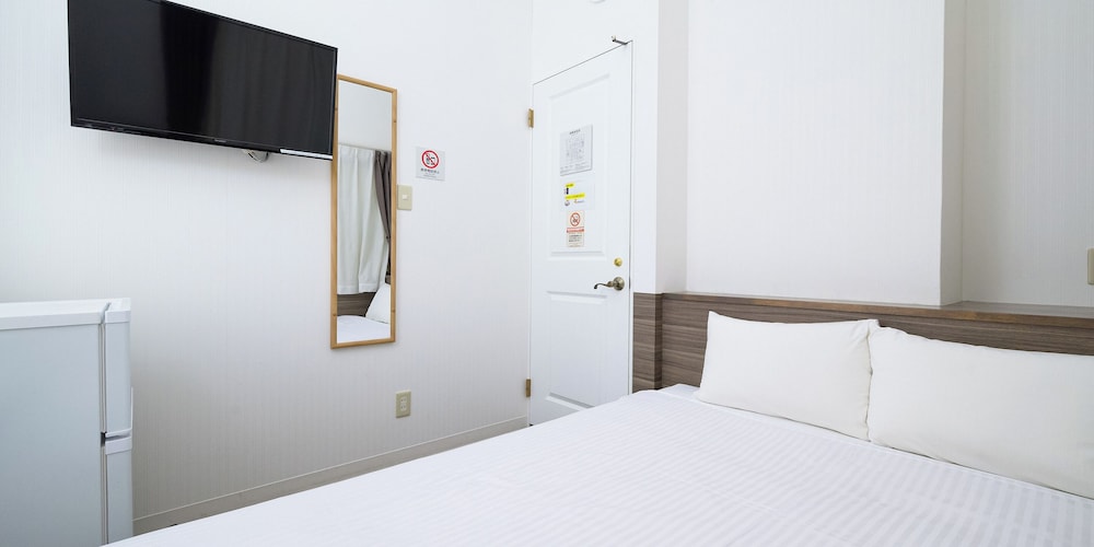 ダブルルーム 禁煙 客室6 | HOTEL THE CUBE 那覇国際通り