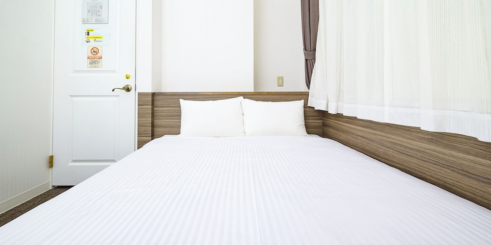 ダブルルーム 禁煙 客室5 | HOTEL THE CUBE 那覇国際通り