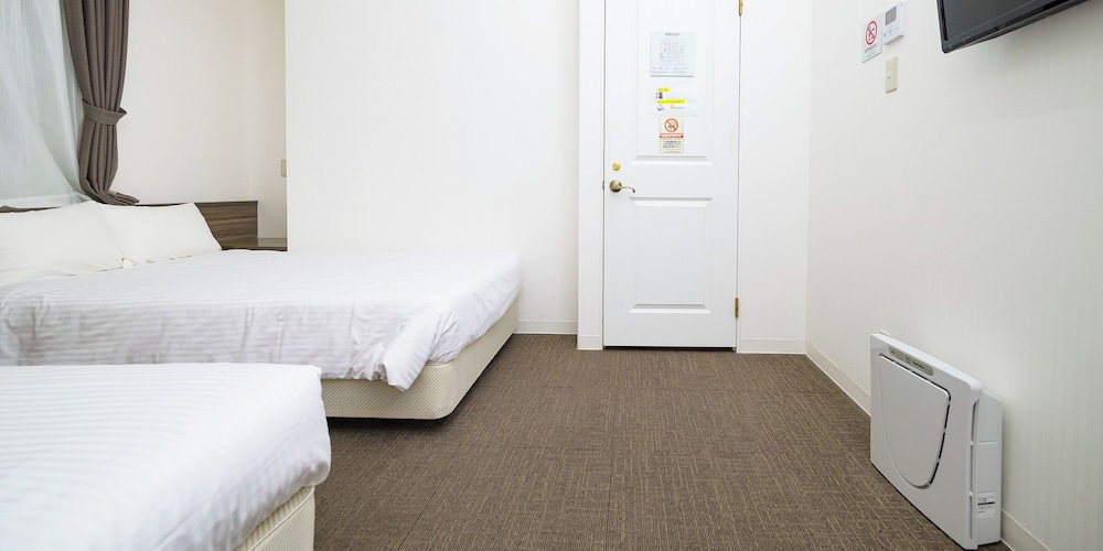 ツインルーム 禁煙 客室4 | HOTEL THE CUBE 那覇国際通り