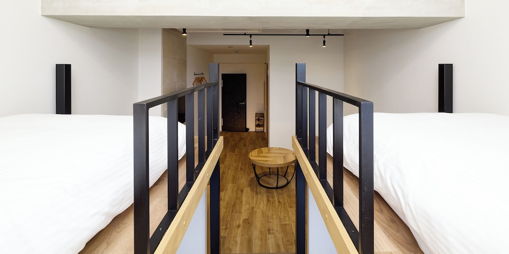 デラックス 4 人部屋 禁煙 客室4 | HOTEL THE CUBE 那覇国際通り