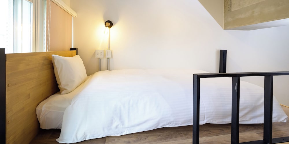 デラックス 4 人部屋 禁煙 客室4 | HOTEL THE CUBE 那覇国際通り