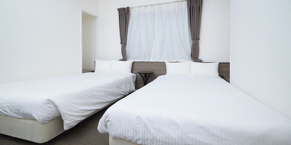 ツインルーム 禁煙 客室5 | HOTEL THE CUBE 那覇国際通り