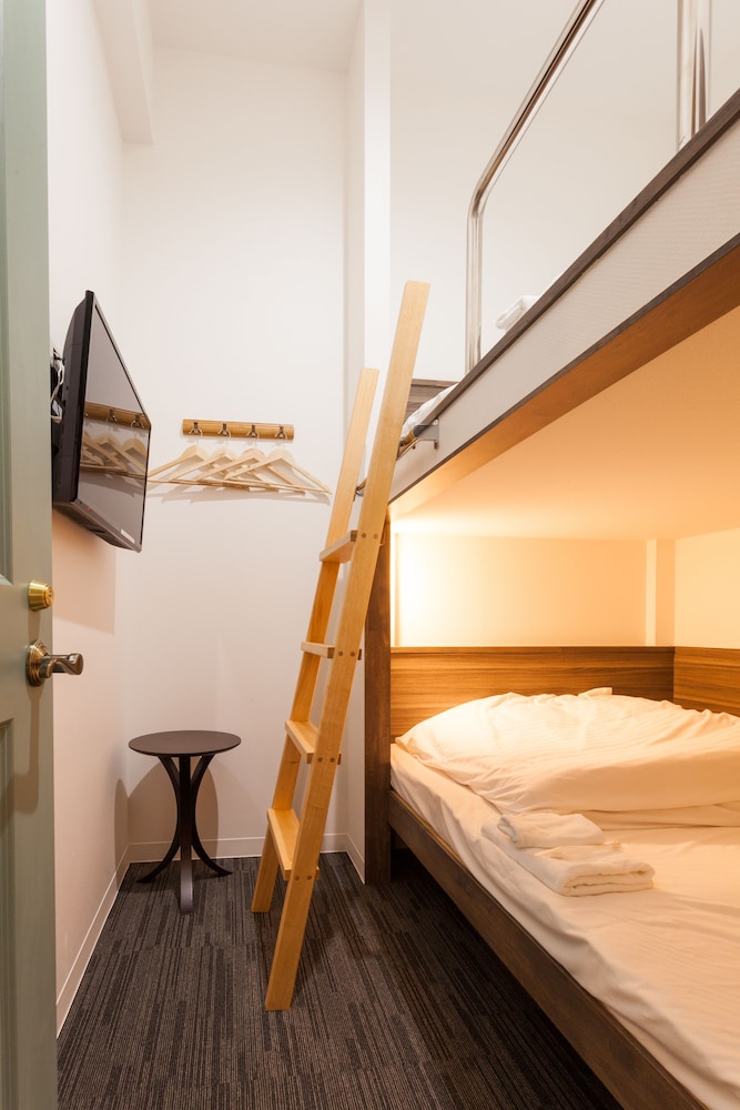 2段ベッドルーム【セミダブル】 （禁煙） 客室1 | HOTEL THE CUBE 那覇国際通り